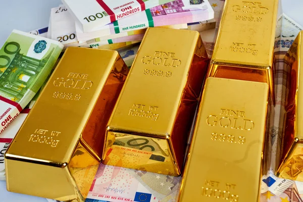 Gold bars, Financial, business investment concept. Gold Bars. Eu — Stock Photo, Image