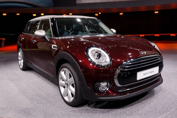 FRANKFURT, ALEMANHA - 23 DE SETEMBRO DE 2015: MINI Clubman apresentado — Fotografia de Stock