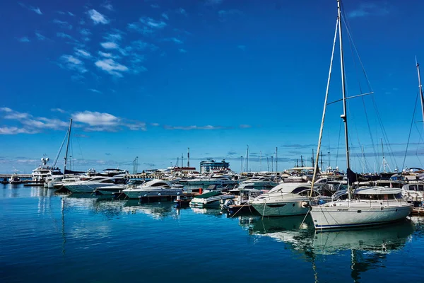 Sailing yachts and private boats at pier in Sochi seaport. yacht — Stock Photo, Image