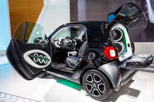 FRANKFURT - SETEMBRO 22, 2015: O Smart Fortwo e Forfour a — Fotografia de Stock