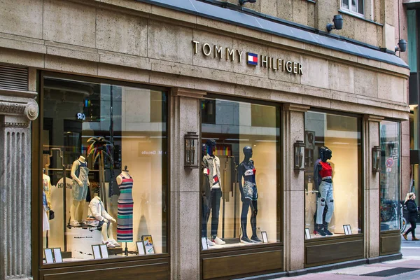 Дюссельдорф, Німеччина - 04 квітня 2017: Tommy Hilfiger магазин в Du — стокове фото