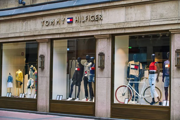 Дюссельдорф, Німеччина - 04 квітня 2017: Tommy Hilfiger магазин в Du — стокове фото