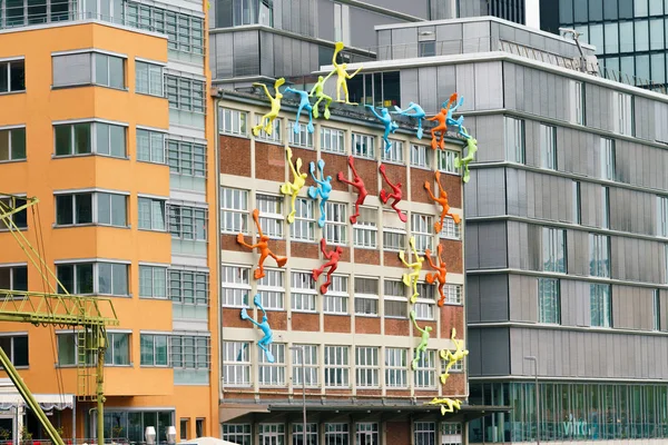 Düsseldorf, Almanya - 14 Nisan 2017: bana, modern mimari — Stok fotoğraf
