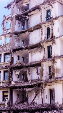 Bina yıkıldı. Binanın Deconstruction