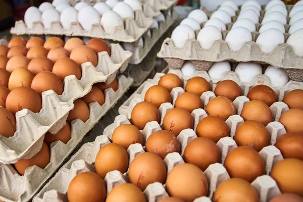 Mercado de ovos. ovos frescos — Fotografia de Stock