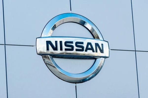 Німеччина, кияни-16 квітня 2017: логотип Nissan co — стокове фото