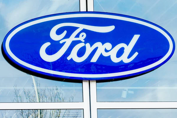 Німеччина, кияни-16 квітня 2017: логотип Ford corp — стокове фото