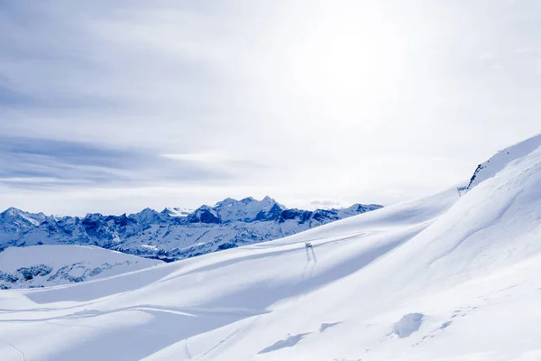 Alpské horské krajině Alp. Panorama Snow Mountain — Stock fotografie