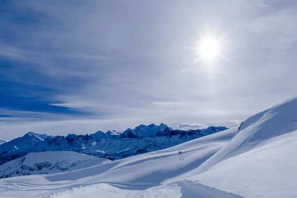 Alpské horské krajině Alp. Panorama Snow Mountain — Stock fotografie