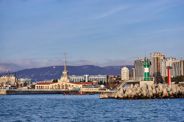 Επίνειο κτίριο στο ηλιοβασίλεμα στο Σότσι, Ρωσία Εικόνα Αρχείου