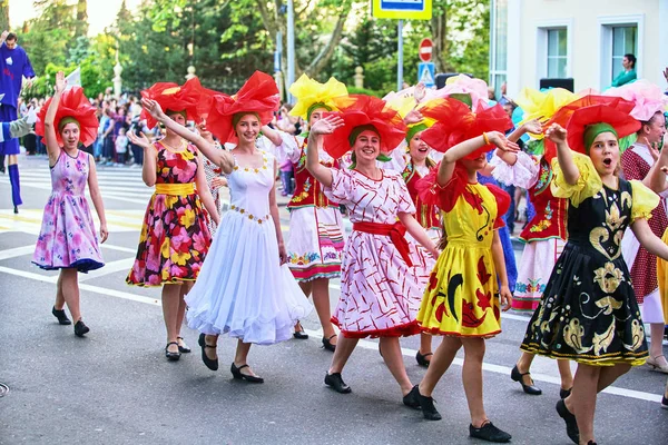 Soči, Rusko. 27. května 2017, karneval show věnované OPŽP — Stock fotografie