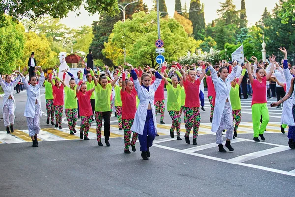 Soči, Rusko. 27. května 2017, karneval show věnované OPŽP — Stock fotografie