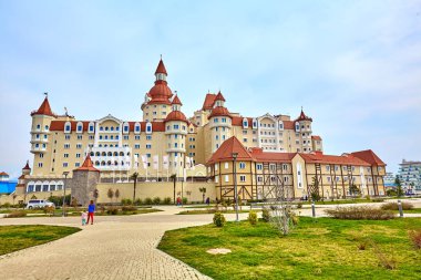 Soçi, Rusya - 11 Şubat 2017: Bogatyr otel yakınındaki Sochi Oly