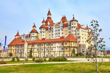 Soçi, Rusya - 11 Şubat 2017: Bogatyr otel yakınındaki Sochi Oly