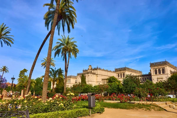 Jardines del Museo de las Artes y Tradiciones de Sevilla, España —  Fotos de Stock