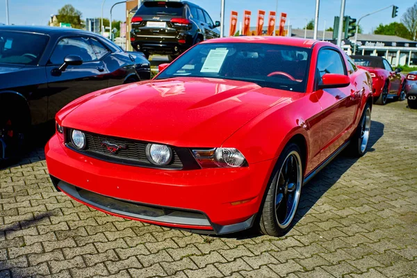 Moenchengladbach, Niemcy - 30 kwietnia 2017 r.: Ford Mustang Gt zamachu — Zdjęcie stockowe