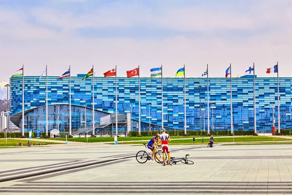 Sochi, Rusia, 11 de marzo de 2017: Paisaje del parque olímpico. Objetos a — Foto de Stock