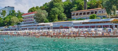 Soçi, Rusya - 06 Temmuz, 2017. Beach Mayak. Plaj görünümünü