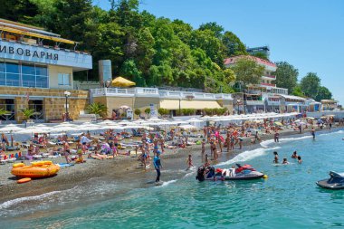 Soçi, Rusya - 06 Temmuz, 2017. Beach Mayak. Plaj görünümünü