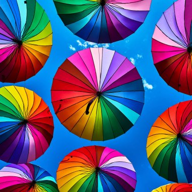 Çok renkli şemsiyeler arka plan. Sochi sokak dekorasyon, 