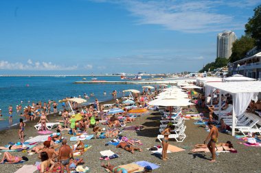 Soçi, Rusya - 06 Temmuz, 2017. Beach Mayak. Plaj görünümünü