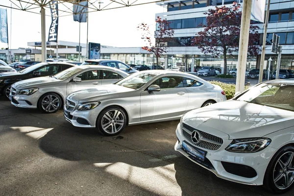 Mönchengladbach, Almanya - 30 Nisan 2017: Mercedes Benz showro