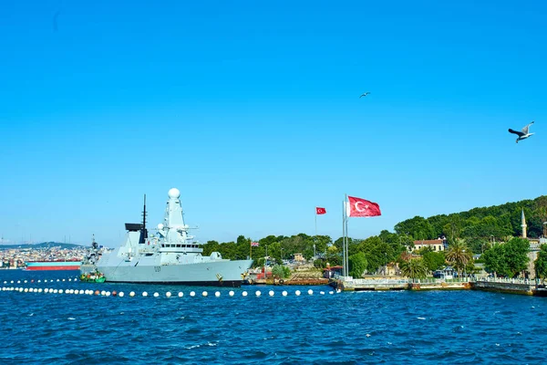 ISTANBUL, TURKEY-JULY 10 2017: корабли НАТО прибывают в Стамбул — стоковое фото