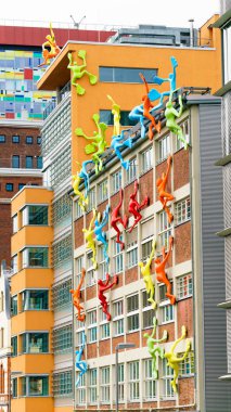 Düsseldorf, Almanya - 14 Nisan 2017: Rogge, renkli tam rakamları