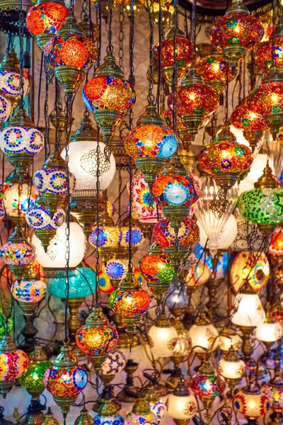 Krytego Bazaru w Stambule. stare lampy — Zdjęcie stockowe