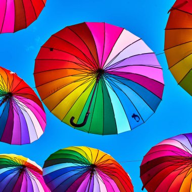 Çok renkli şemsiyeler arka plan. Sochi sokak dekorasyon, 