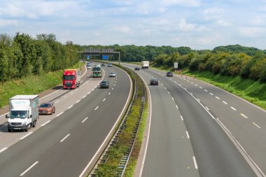 Dussseldorf, Almanya - 21 Ağustos 2017: Bir Alman highw trafik