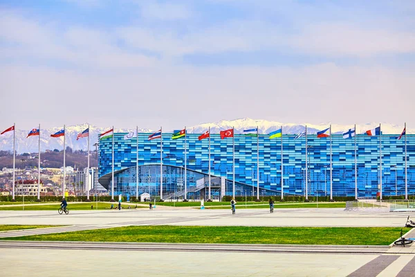 Sochi, Rusia, 11 de marzo de 2017: Paisaje del parque olímpico. Objetos a — Foto de Stock