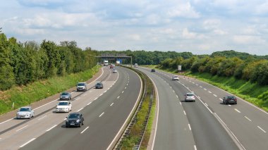 Dussseldorf, Almanya - 21 Ağustos 2017: Bir Alman highw trafik