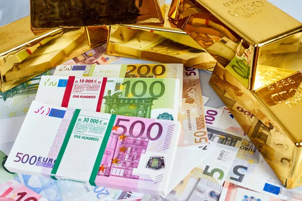 Goldbarren, Finanz-, Geschäftsinvestitionskonzept. Goldbarren. eu — Stockfoto