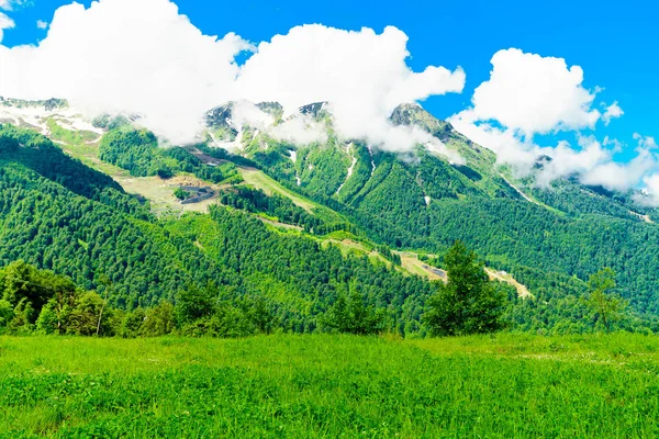 Montañas del Cáucaso. paisaje de montaña —  Fotos de Stock