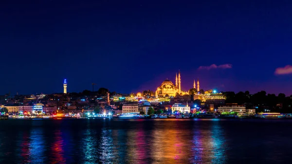 gece Türkiye'de İstanbul Camii