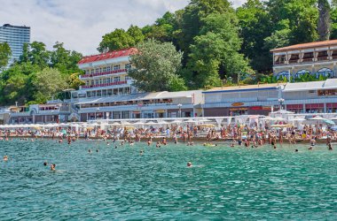 Soçi, Rusya - 06 Temmuz, 2017. Beach Mayak. Plaj görünümünü