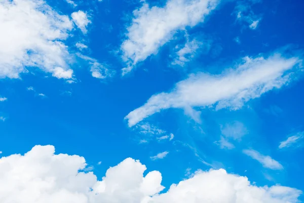 구름입니다. 하늘 구름입니다. 푸른 하늘입니다. 스카이 라인 — 스톡 사진