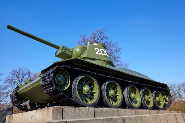 Sowjetisches Panzerdenkmal in Berlin. Architektonisches Detail der sovi — Stockfoto