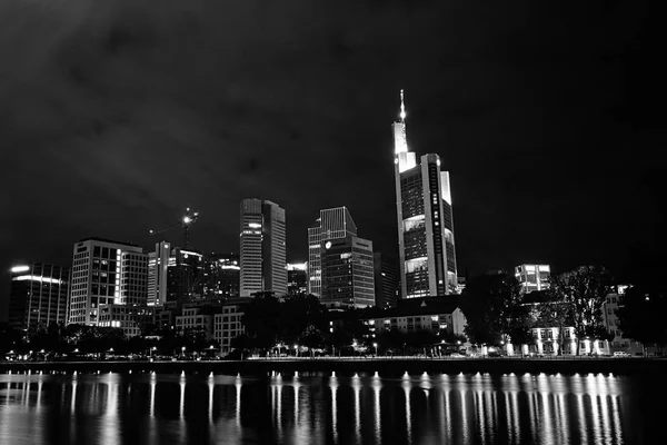 Frankfurt nad Mohanem, v noci, Německo — Stock fotografie