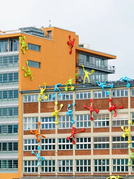 Düsseldorf, Almanya - 14 Nisan 2017: Rogge, renkli tam rakamları