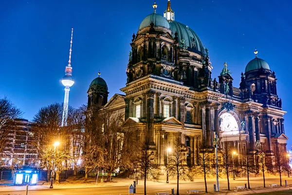 Catedral de Berlín o Berliner Dom por la noche, Berlín, Alemania —  Fotos de Stock