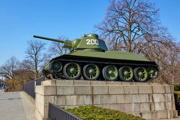 在柏林的苏联坦克纪念碑。建筑细部的实施 — 图库照片