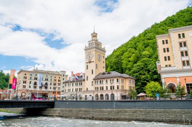 Sochi, Rusya Federasyonu - Haziran 21, 2017: Rosa Khutor Saat Kulesi ve infra