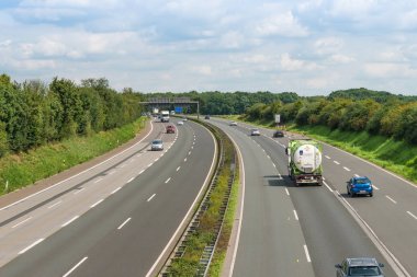 Dussseldorf, Almanya - 21 Ağustos 2017: Bir Alman highw trafik