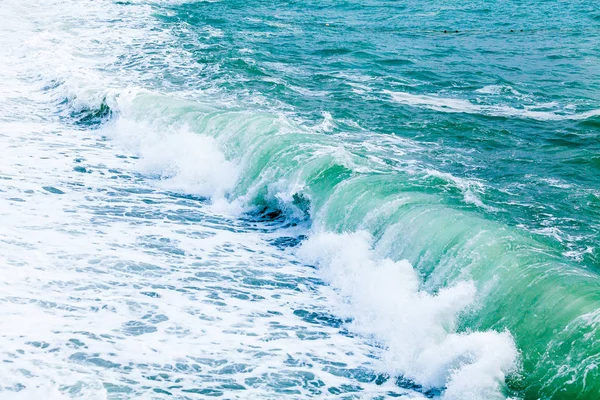 Fale oceanu. tło woda ocean fala. Piękny widok na s — Zdjęcie stockowe