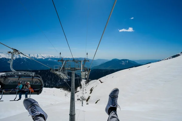 Sotschi, Russland - 05. Mai 2017: Skigebiet in Krasnaja Poljana. sn — Stockfoto