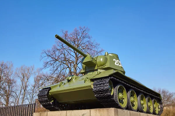 Sowjetisches Panzerdenkmal in Berlin. Architektonisches Detail der sovi — Stockfoto