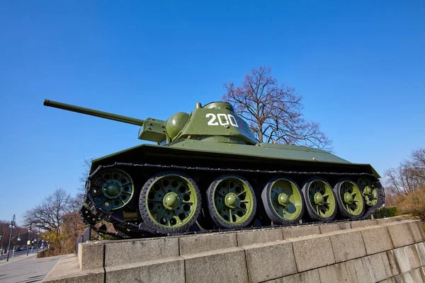 Sowjetisches Panzerdenkmal in Berlin. Architektonisches Detail der sovi — Stockfoto