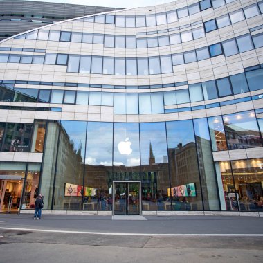 Düsseldorf, Almanya - 09 Eylül 2017: Apple store. Elma